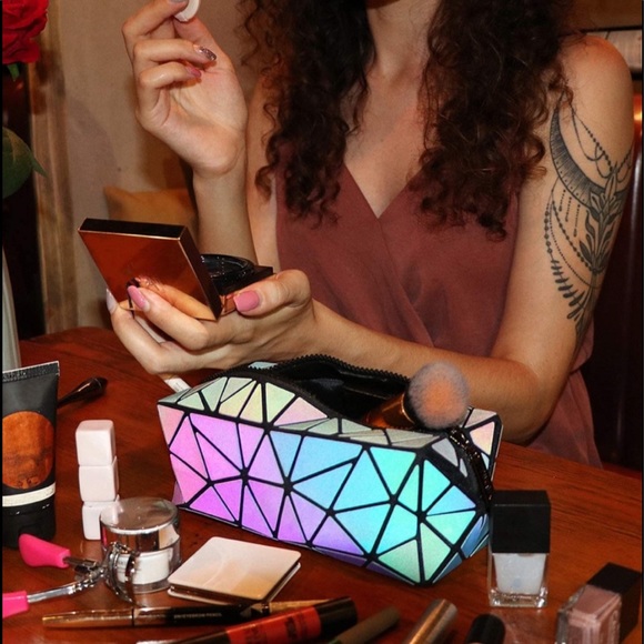 Geometric Makeup| Cosmetics | Beauty Bag/Pouch »Iridescence Shiny Luminous Color - Picture 8 of 13